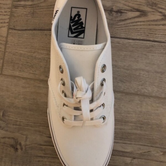 Classic Women's White Vans Size 11 - Picture 3 of 4